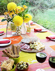How to Host an Inexpensive Dinner Party | Globe Life